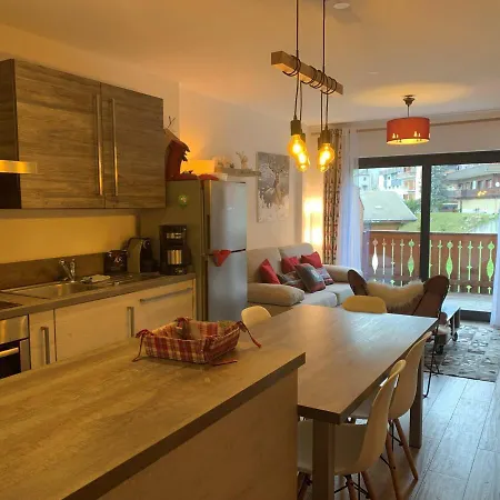 : Cosy 2 Chambres, Balcon, Wifi Et Parking Inclus - Fr-1-198-249