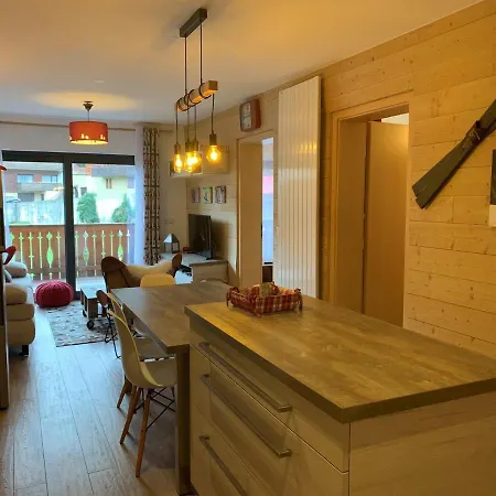 Appartamento : Cosy 2 Chambres, Balcon, Wifi Et Parking Inclus - Fr-1-198-249